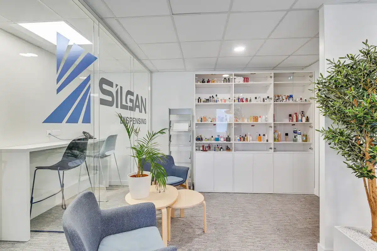 Aménagement de l'Espace d'accueil avec une zone d'attente pour la société Silgan Dispensing