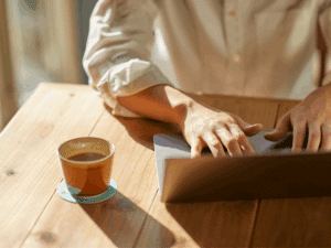 Environnement de travail influence le moral des équipes