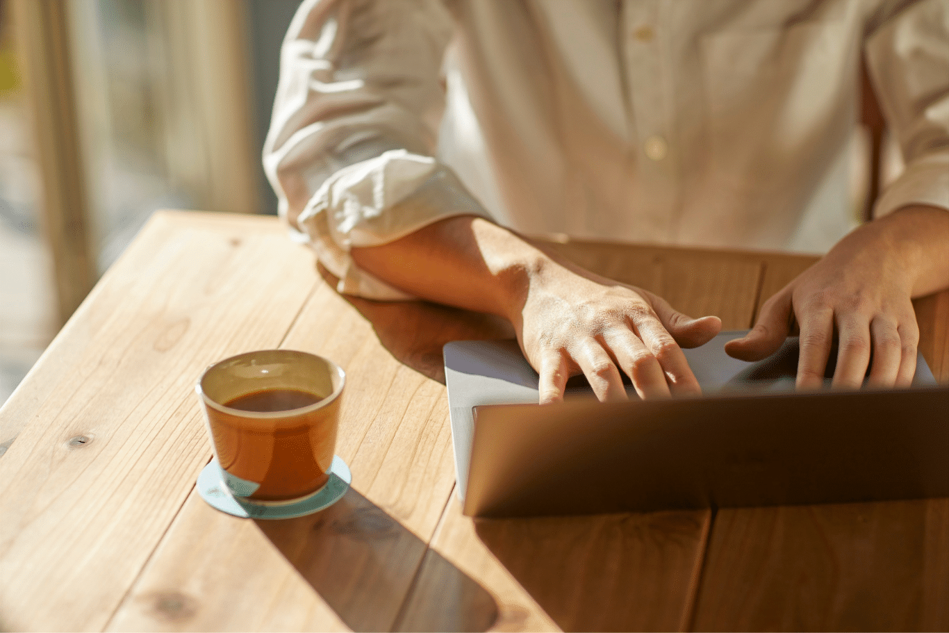 Environnement de travail influence le moral des équipes