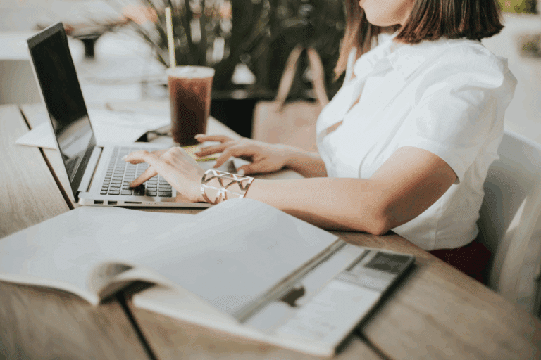 Concentration pendant l'été : Quels aménagements de bureau ?